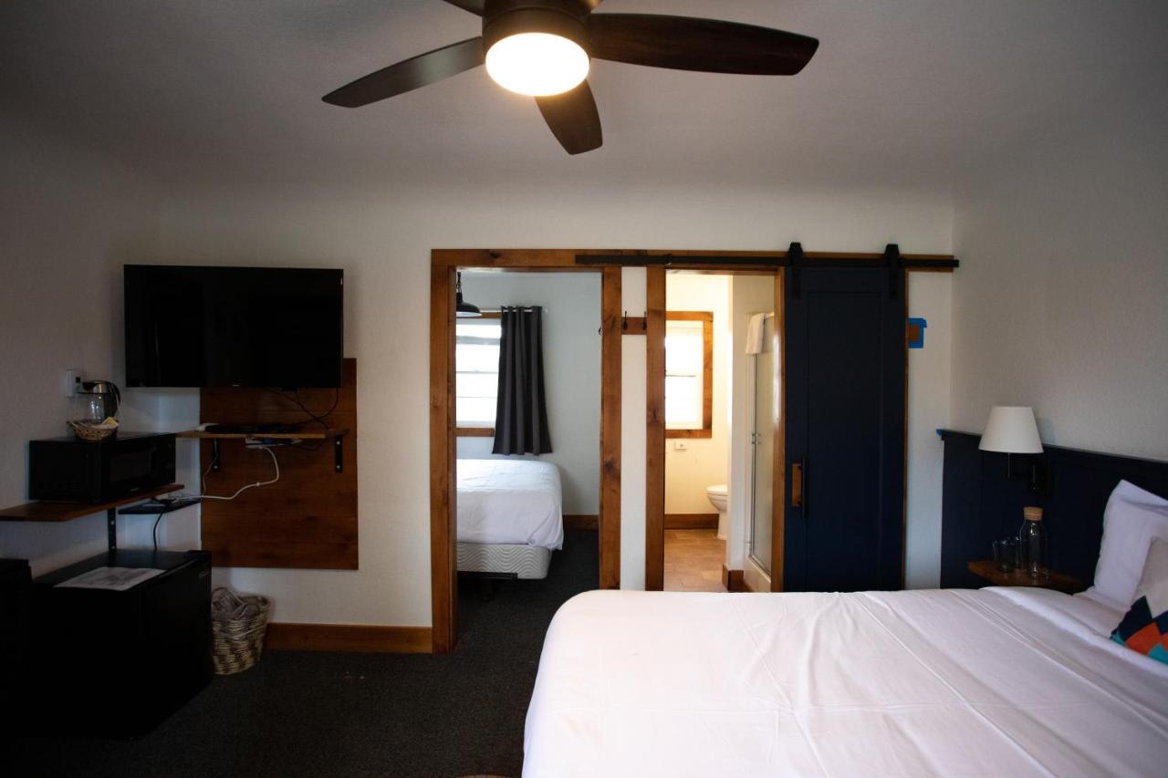 Left Coast Lodge - Pet Friendly Sisters Exterior photo